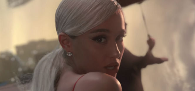 Ariana Grande piosenką No Tears Left To Cry udowadnia, że podniosła się po tragedii 