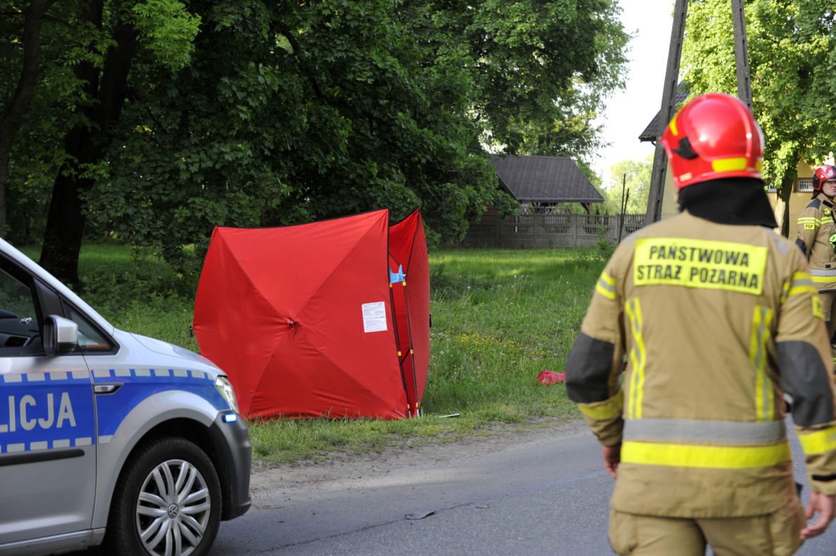 Motocyklista próbował uniknąć zderzenia i zginął pod kołami nadjeżdżającego samochodu