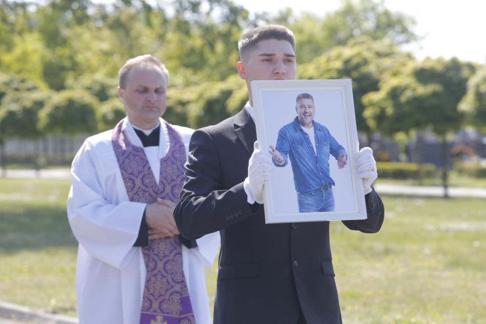 Pogrzeb Tomasza Jakubiaka. Te przedmioty złożono w jego grobie 