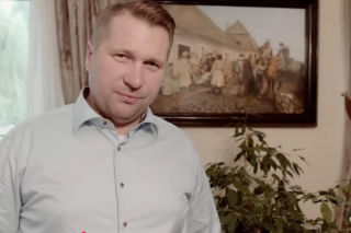 Nietypowe rzeczy w domu Czarnka. Zajrzeliśmy do środka, a tam...! Stylowe pamiątki po biskupie