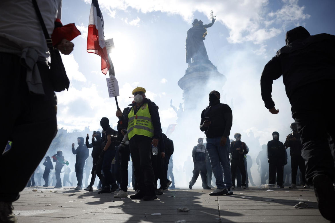 Francja płonie, Macronowie się bawią! Te zdjęcia oburzyły Francuzów