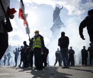 Francja płonie, Macronowie się bawią! Te zdjęcia oburzyły Francuzów
