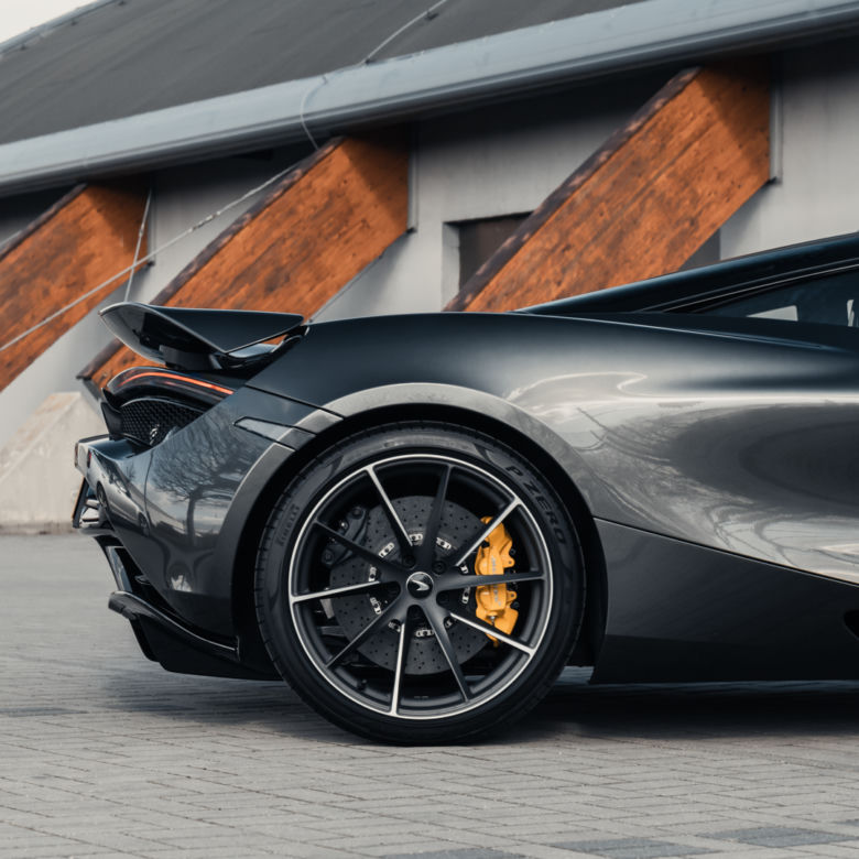 Hubert Hurkacz w McLarenie 720S Coupe