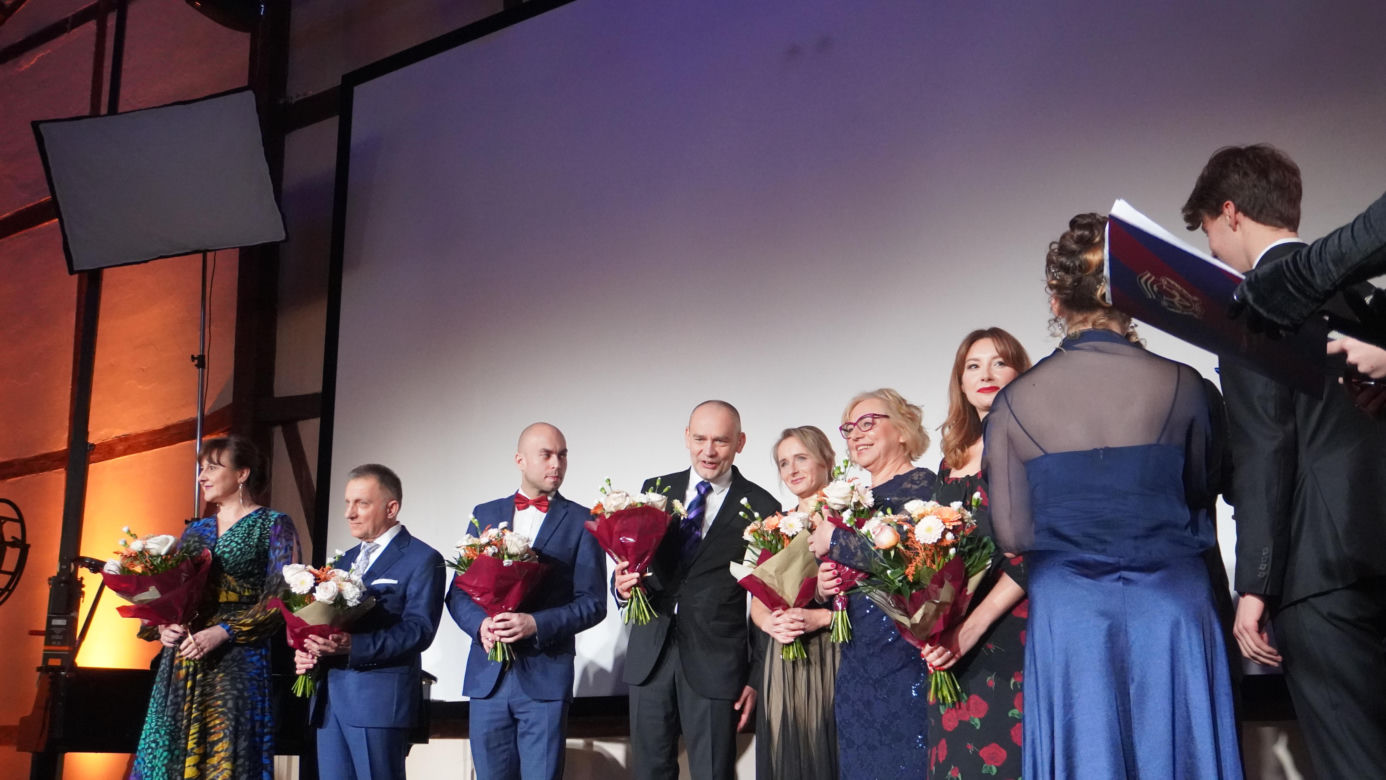 Studniówka w V Liceum Ogólnokształcącym w Krakowie. Tak bawili się uczniowie drugiej szkoły w Polsce! 