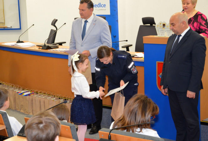 „Plastyczne Oscary” i mosty między pokoleniami. Wielki finał konkursów w ramach kampanii „Widzę – rozmawiam – reaguję” w Siedlcach