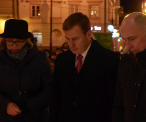 Lublin solidarny z Gdańskiem. Setki osób przed ratuszem