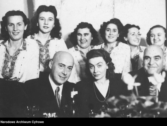 Niewiarygodne sceny! Aktor kazał przykucnąć premierowi, bo chciał go przeskoczyć! Interwencja w ostatniej chwili