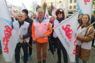 Nauczyciele protestują w Rzeszowie. Dają konkretną datę rządzącym 
