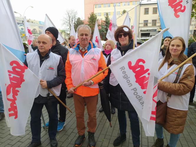Nauczyciele protestują w Rzeszowie