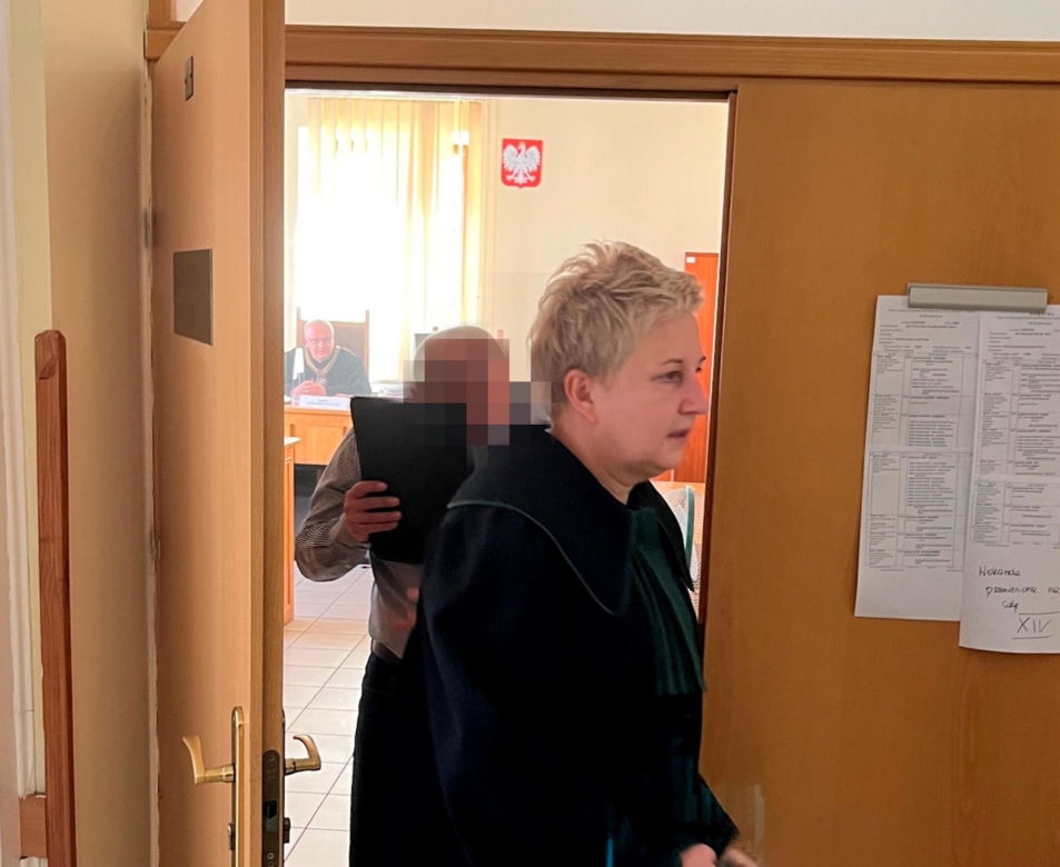 Ksiądz Artur próbował nagrać nagiego mężczyznę. Ruszył proces
