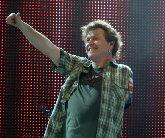 Rick Allen stracił rękę, ale wrócił za perkusję Def Leppard. Musiał nauczyć się grać inaczej