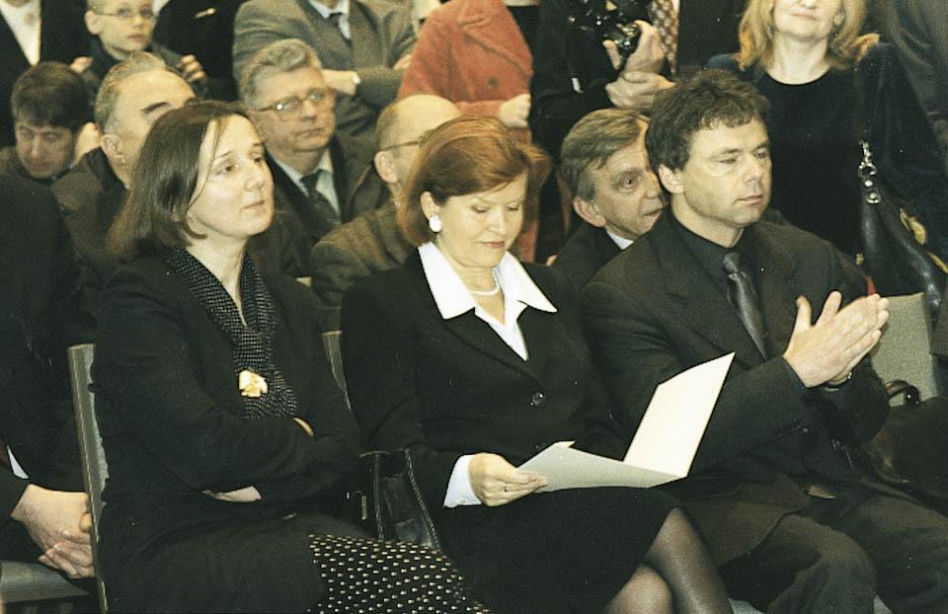 Od lewej: wicedyrektor Departamentu Promocji Twórczości MKiDN Teresa Śmiechowska, Podsekretarz Stanu w MKiDN Anna Popowicz, dyrektor Książnicy Pomorskiej Stanisław Krzywicki