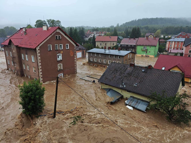 Pękła tama, fala zalała miasto. Dwa lata od koszmaru na Dolnym Śląsku. "Dzieci płakały"