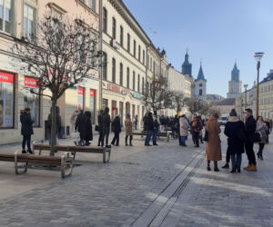 Lublinianie czekają nawet 1,5 godziny po pączki! [GALERIA]