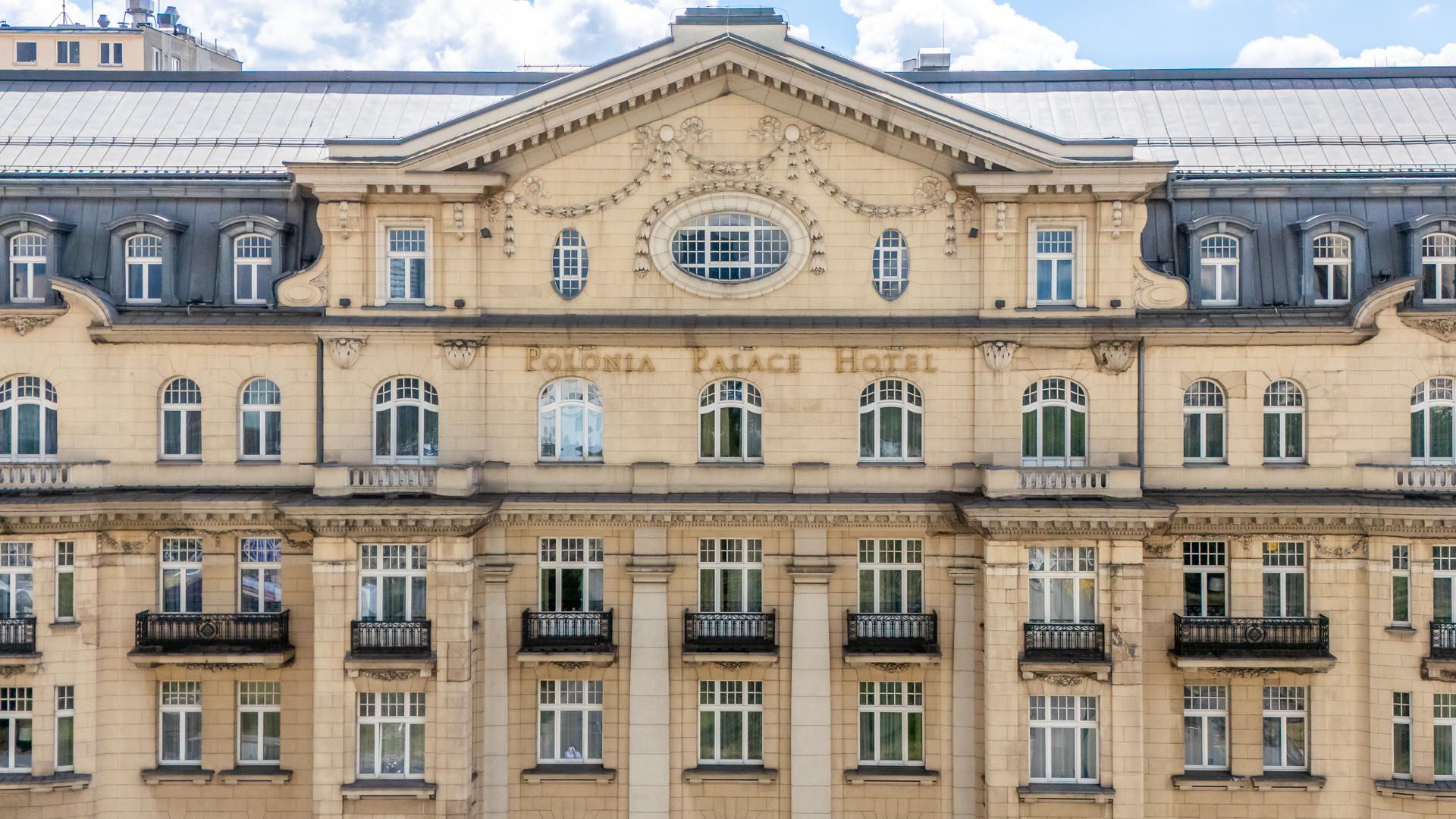 Południowa pierzeja Alej Jerozolimskich w centrum Warszawy