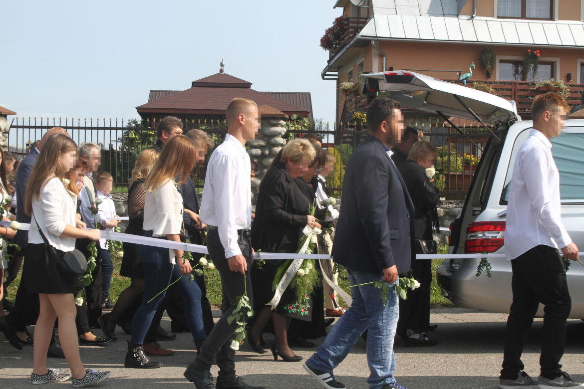 Wypadek na przejeździe kolejowym. Pogrzeb 18-letniej Angeliki