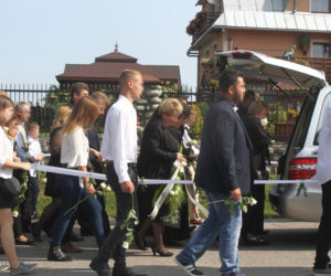 Wypadek na przejeździe kolejowym. Pogrzeb 18-letniej Angeliki