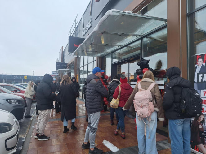 Na to czekały tysiące tarnogórzan. Park handlowy S1 w Tarnowskich Górach w końcu otwarty. Promocje i DJ rozkręcają to miejsce