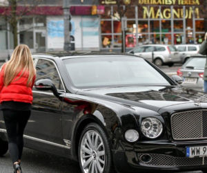 Joanna Przetakiewicz jezdzi Bentley z szoferem 