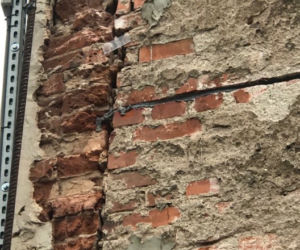 Kamienica na Traugutta uszkodzona przez sąsiednią budowę?