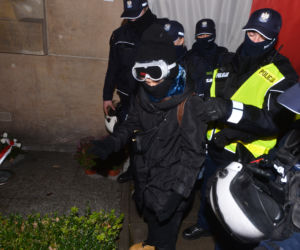 Protesty przed MEN. Strajk kobiet blokuje stolicę 
