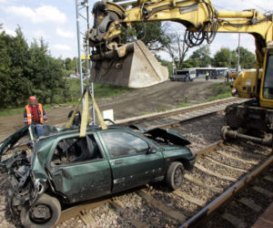 Janówek: Pociąg uderzył w auto pod Nowym Dworem Mazowieckim. Stały pociągi z Warszawy do Gdańska ZDJĘCIA
