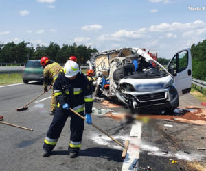 Śląskie: Tragiczny wypadek na autostradzie A4. Bus zderzył się z ciężarówką, nie żyje jedna osoba