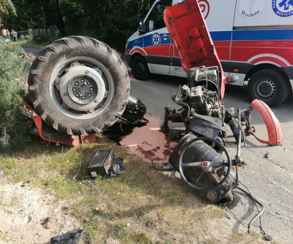 Plewica. Ciągnik rozleciał się na części! Zderzył się z tirem! ZDJĘCIA z fatalnego wypadku!