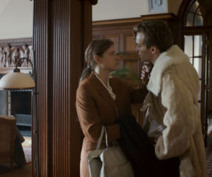Osiecka odc. 4. młoda Agnieszka Osiecka (Eliza Rycembel), Marek Hłasko (Jędrzej Hycnar)