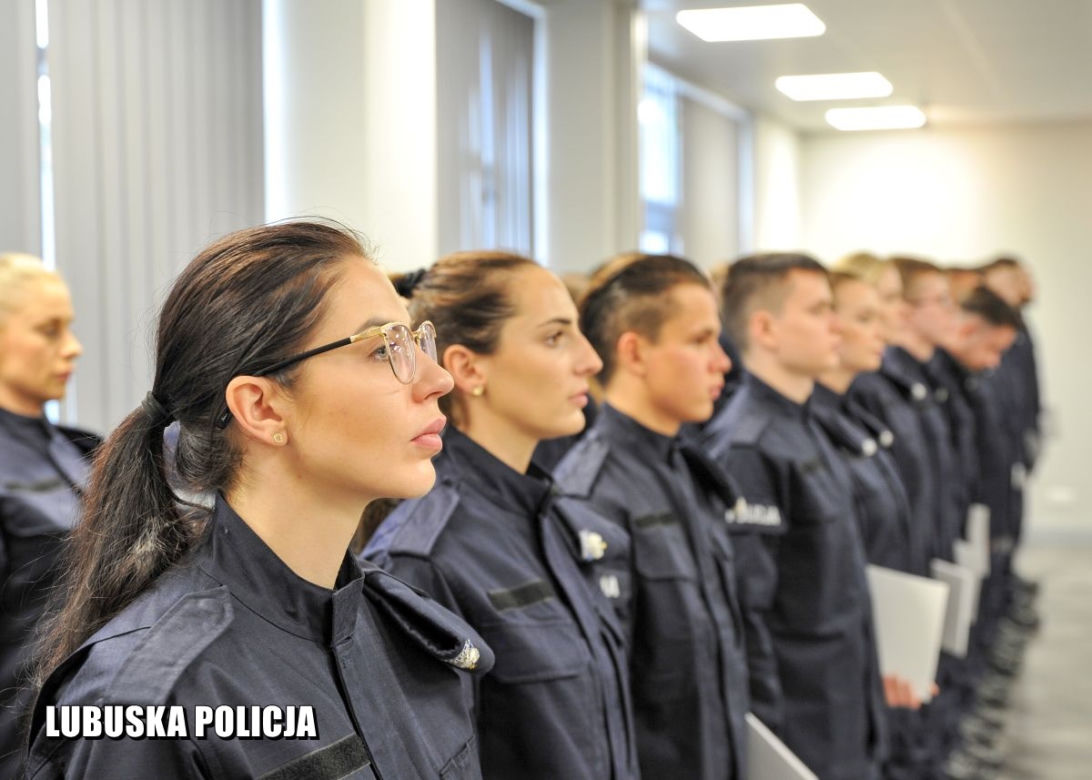 Ślubowanie nowych policjantów w Komendzie Wojewódzkiej Policji w Gorzowie Wlkp.