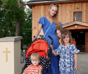 Przyjeżdżają do maleńkiego kościółka po uzdrowienie. Proboszcz się śmieje! Cuda? Trochę mi już spowszedniały 