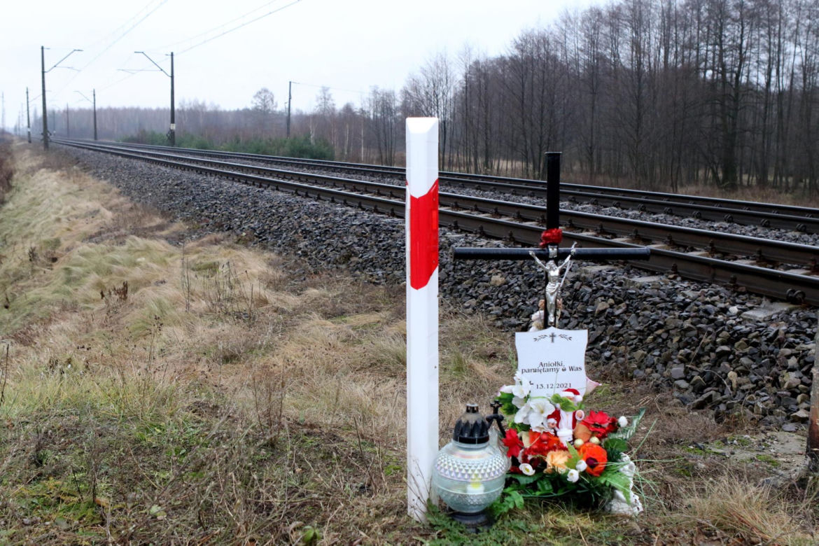 Makabryczny wypadek w Manach. Anielka i Jasio spoczęli w trumnie z mamusią. Minęły dwa lata od tej tragedii