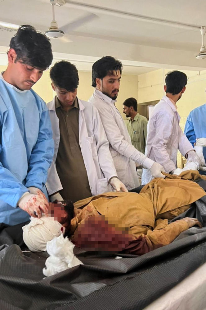 Pakistan/ Autokar spadł do skalistego wąwozu; co najmniej 40 zabitych