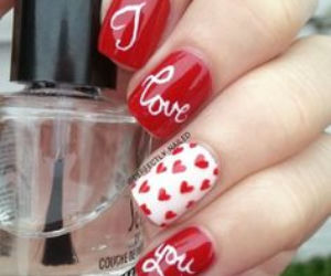 Walentynkowy manicure