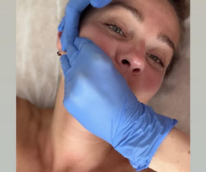 Małgorzata Socha pieści twarz prądem i światłem