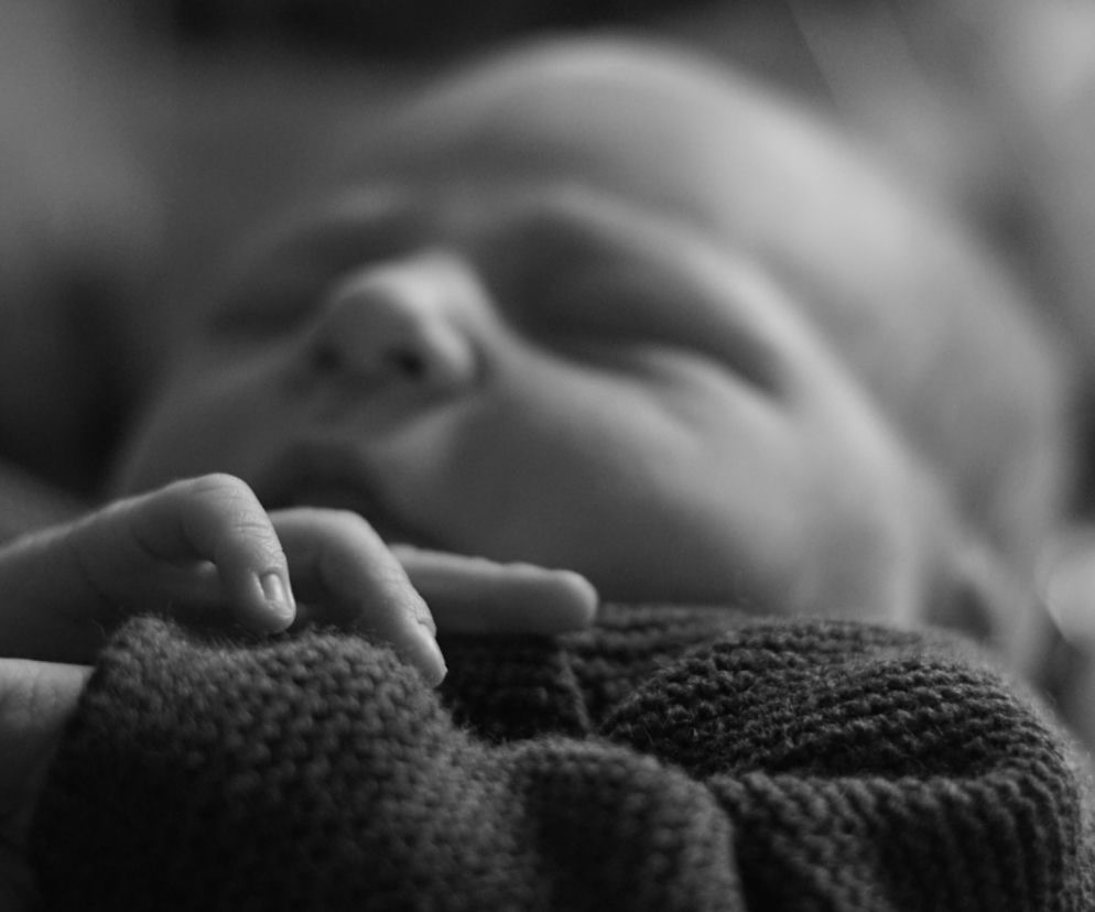 Skatował niemowlaka. Omal nie roztrzaskał główki syna! Horror w Lublinie