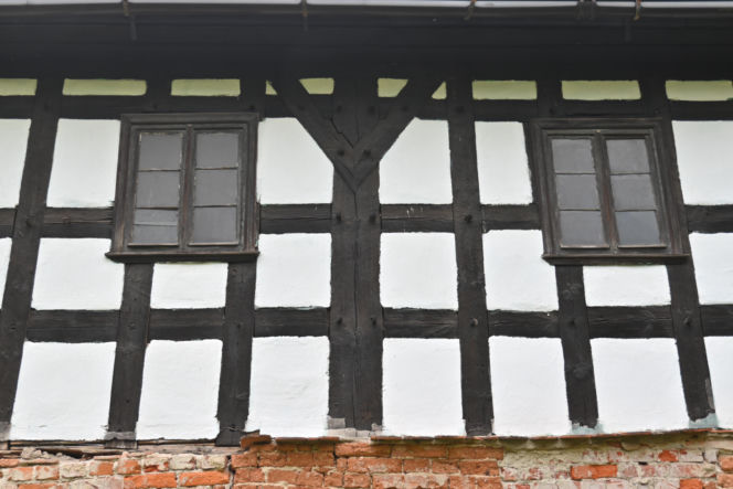 Przysłupowy dom w Twardocicach w czasie remontu