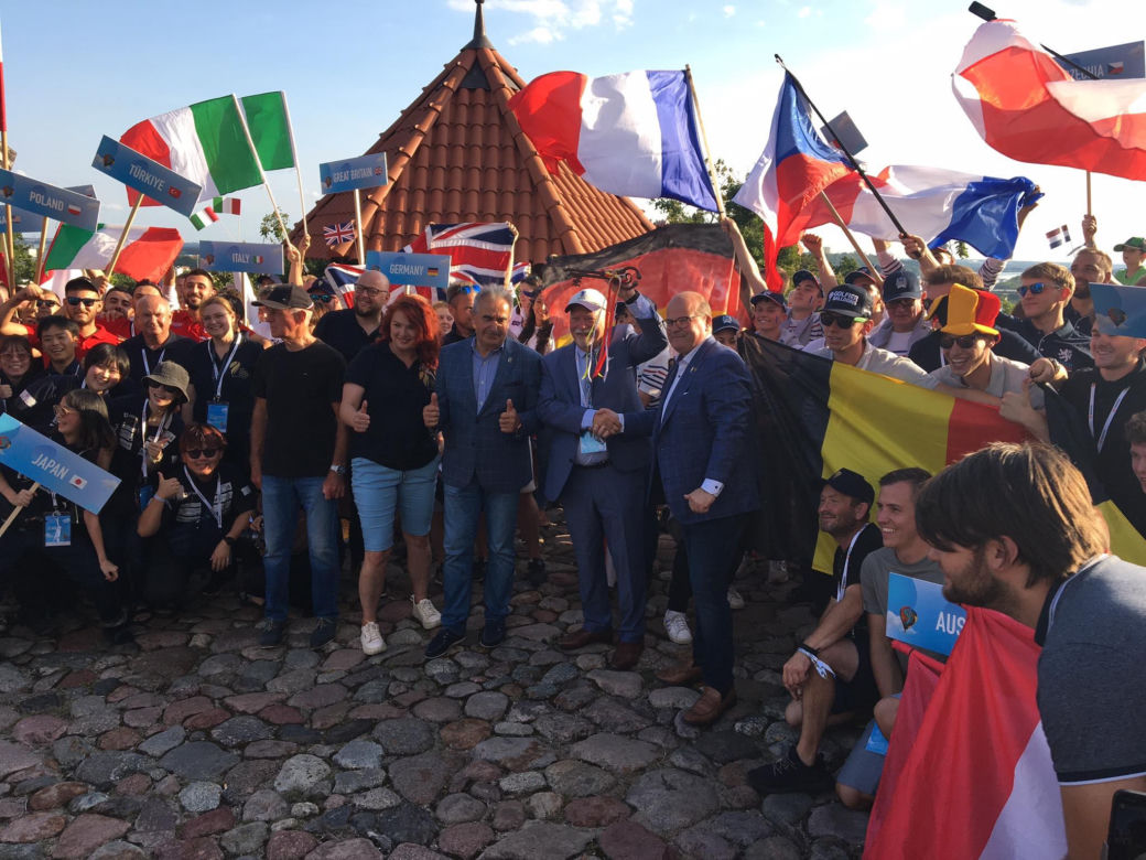 Parada z okazji otwarcia Balonowych Mistrzostw Świata Juniorów w Grudziądzu