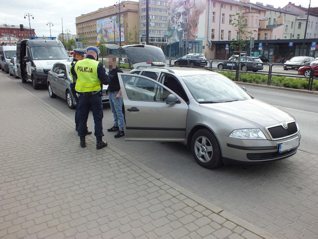 Naćpany taksówkarz woził pasażerów! Zdębieli, gdy zajrzeli do jego bagażnika