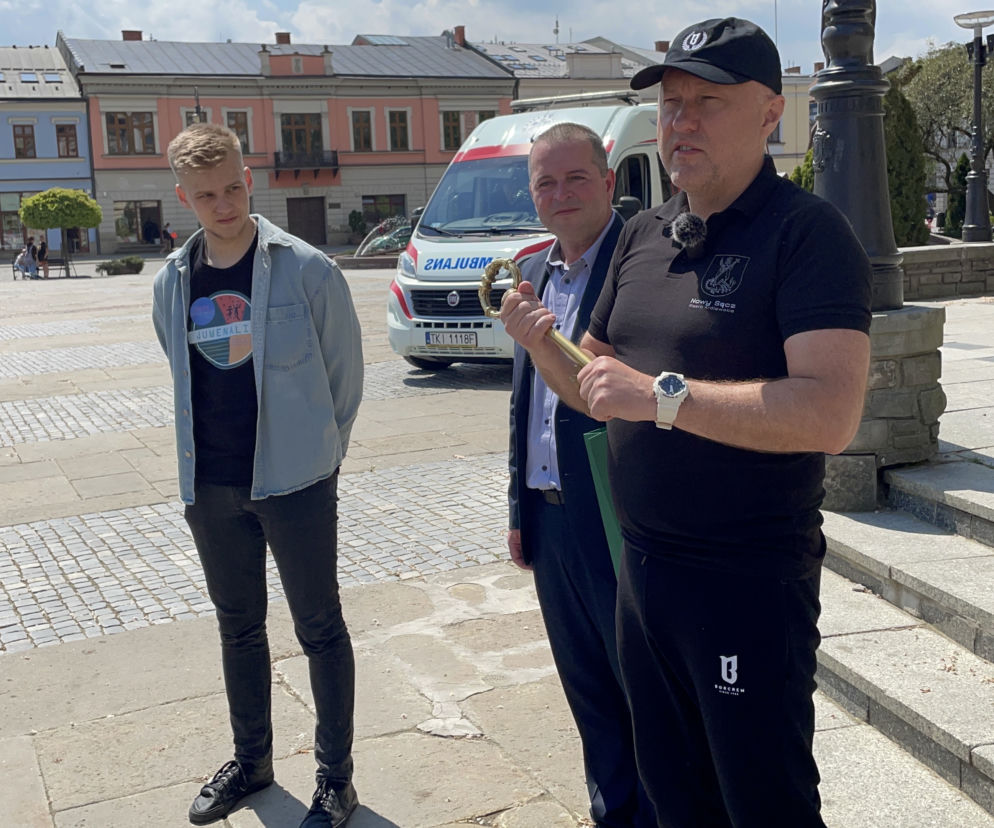 Studenci PWSZ odbierają klucz do bram Nowego Sącza