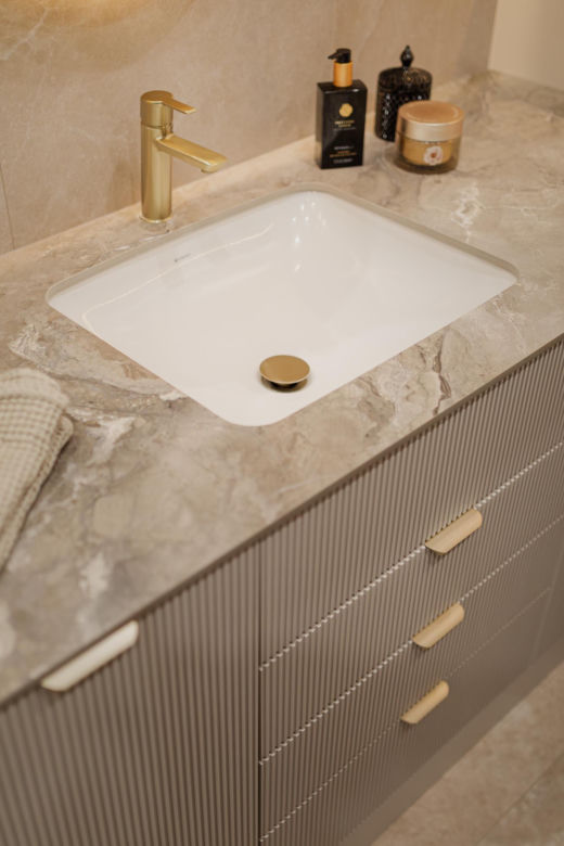 Soft minimalizm w gdyńskim apartamencie - projekt Agata Piltz