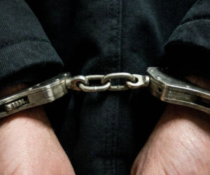 Zatrzymanie oszustów w Ostrołęce. Wyłudzili 30 tysięcy złotych od 94-latki