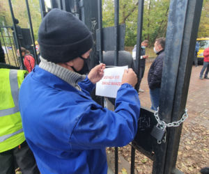 Policja przed stadionem Skry. Siłowe przejęcie