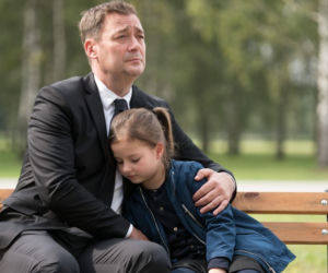 Pogrzeb Marty Walawskiej w Barwach szczęścia, Artur (Jacek Rozenek), Ewunia (Gabriela Ziembicka)