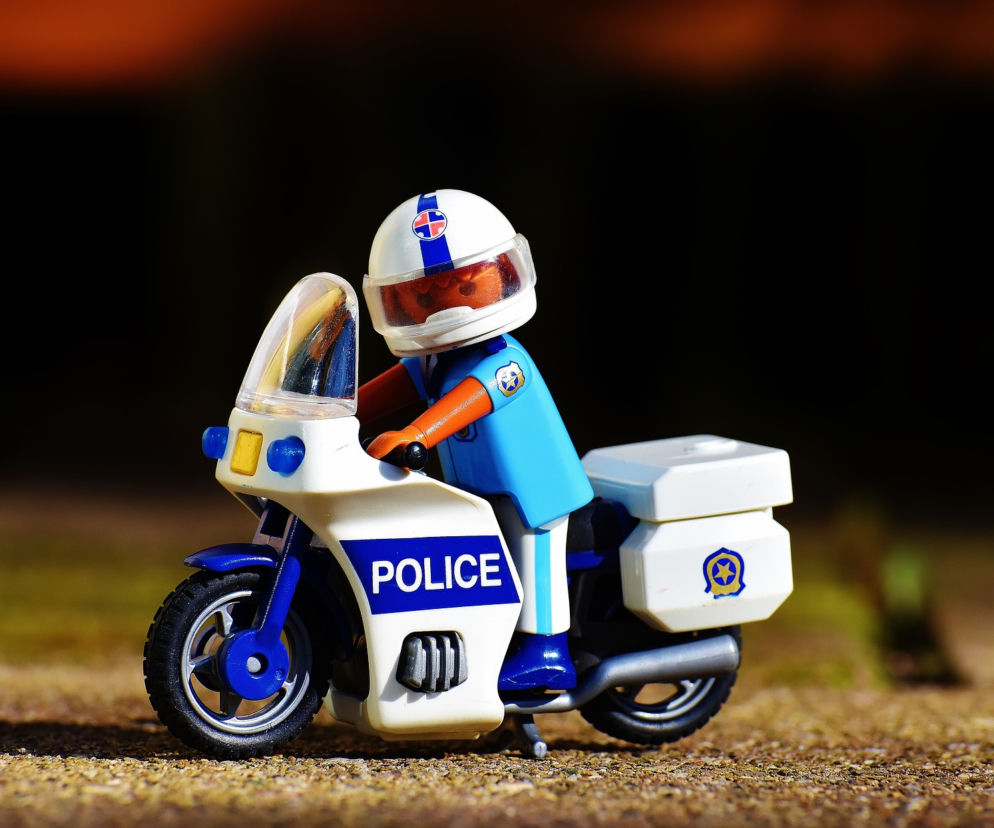 Jak dzieci widzą policjantów? Te odpowiedzi rozbawią Was do łez!