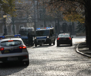 Policja pilnuje Kaczyńskiego? Radiowozy pod domem i kościołem