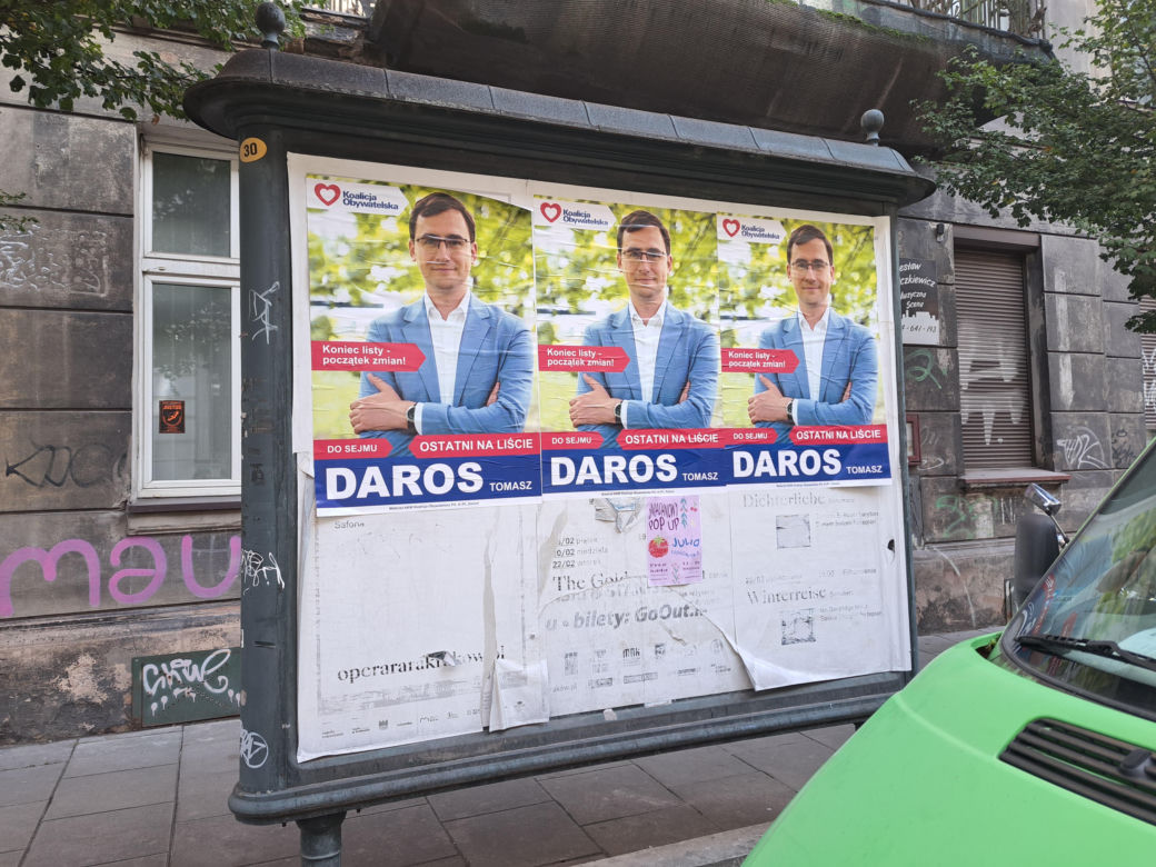 Plakaty wyborcze w Krakowie. Tak kandydaci na posłów i senatorów zabiegają o głosy wyborców