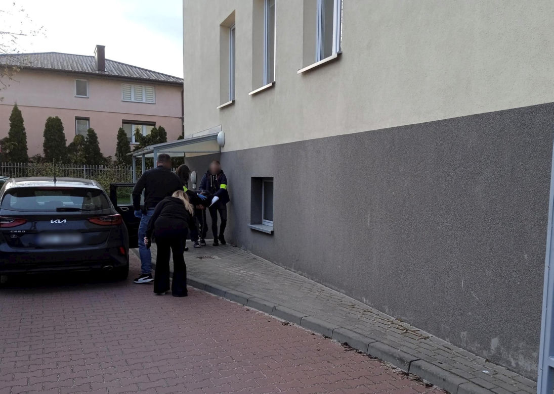Atak na wójt Starej Kornicy. Mężczyzna usłyszał zarzuty