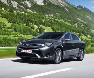 Toyota Avensis lifting 2015