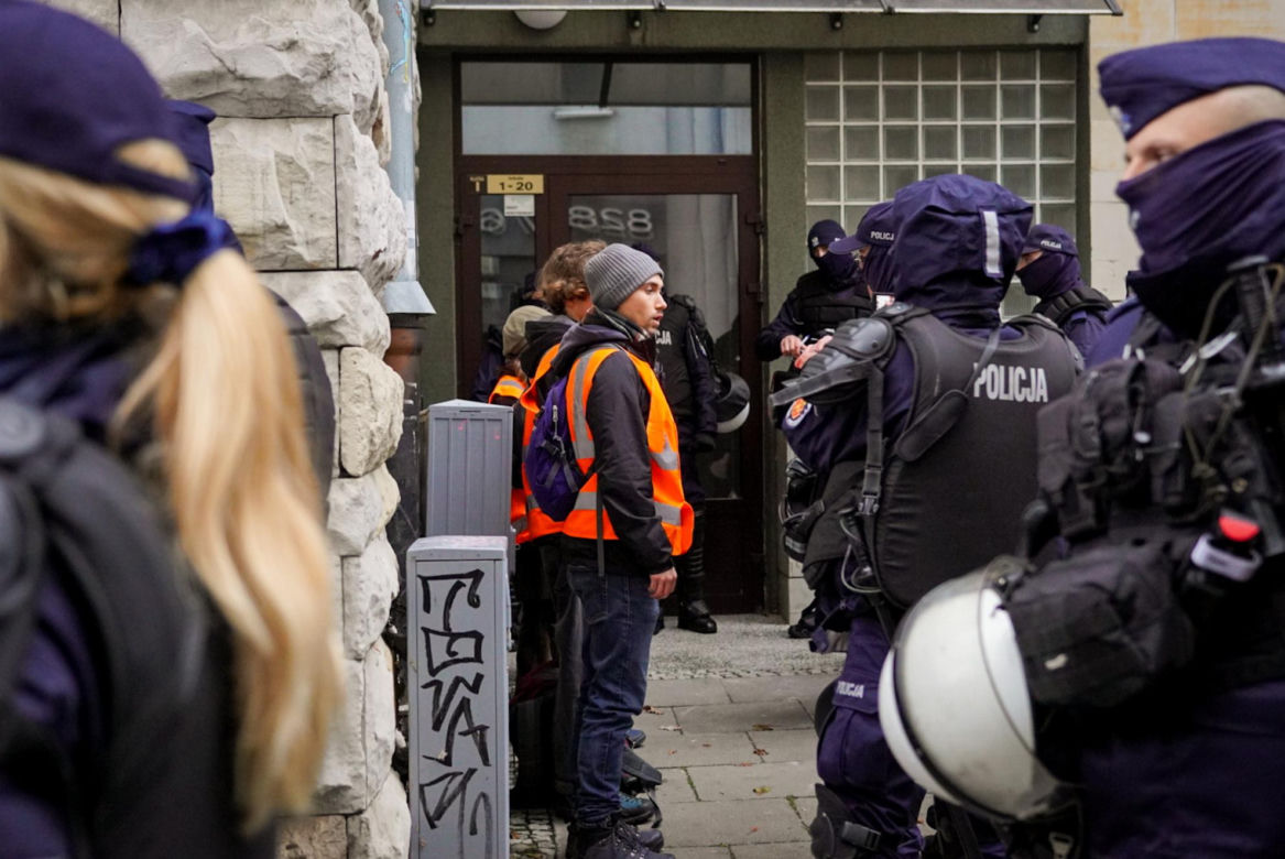 Incydent na Marszu Niepodległości w Warszawie. Aktywiści zablokowali trasę